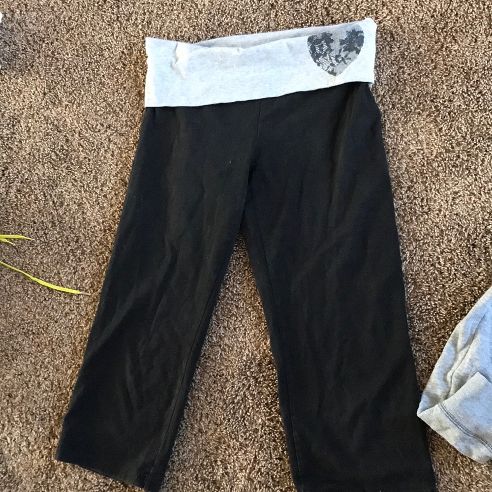 PINK VS cropped yoga pants